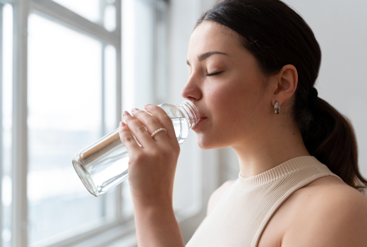 Trinkst du genug Wasser? 5 Tipps wie du es schaffst mehr Wasser zu trinken.